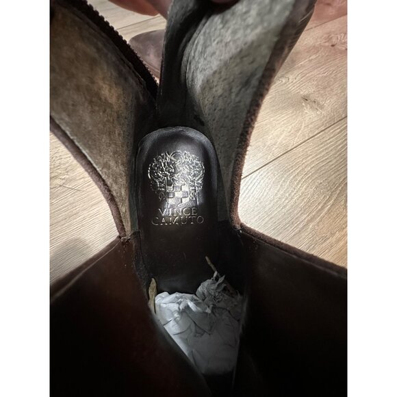 Vince Camuto Gigietta Suede Back Zip Chelsea Booties Brown 7- NWOB - Picture 6 of 8